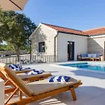Zen Holiday home