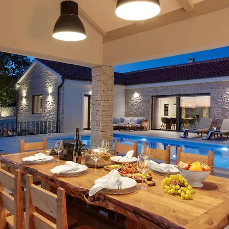 בית נופש Zen Tinj