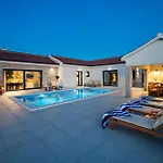 Zen Vakantiehuis Tinj